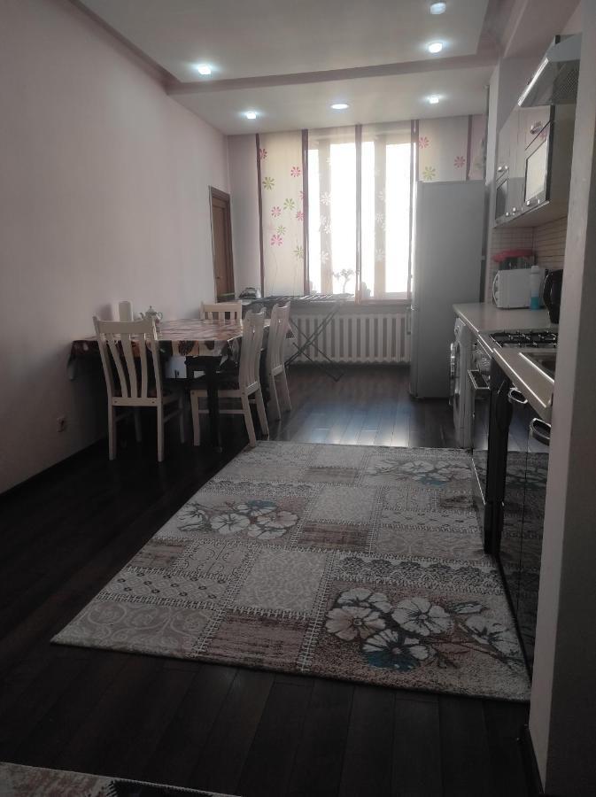 Элитная Квартира В Центре Бишкека Bishkek Exteriör bild